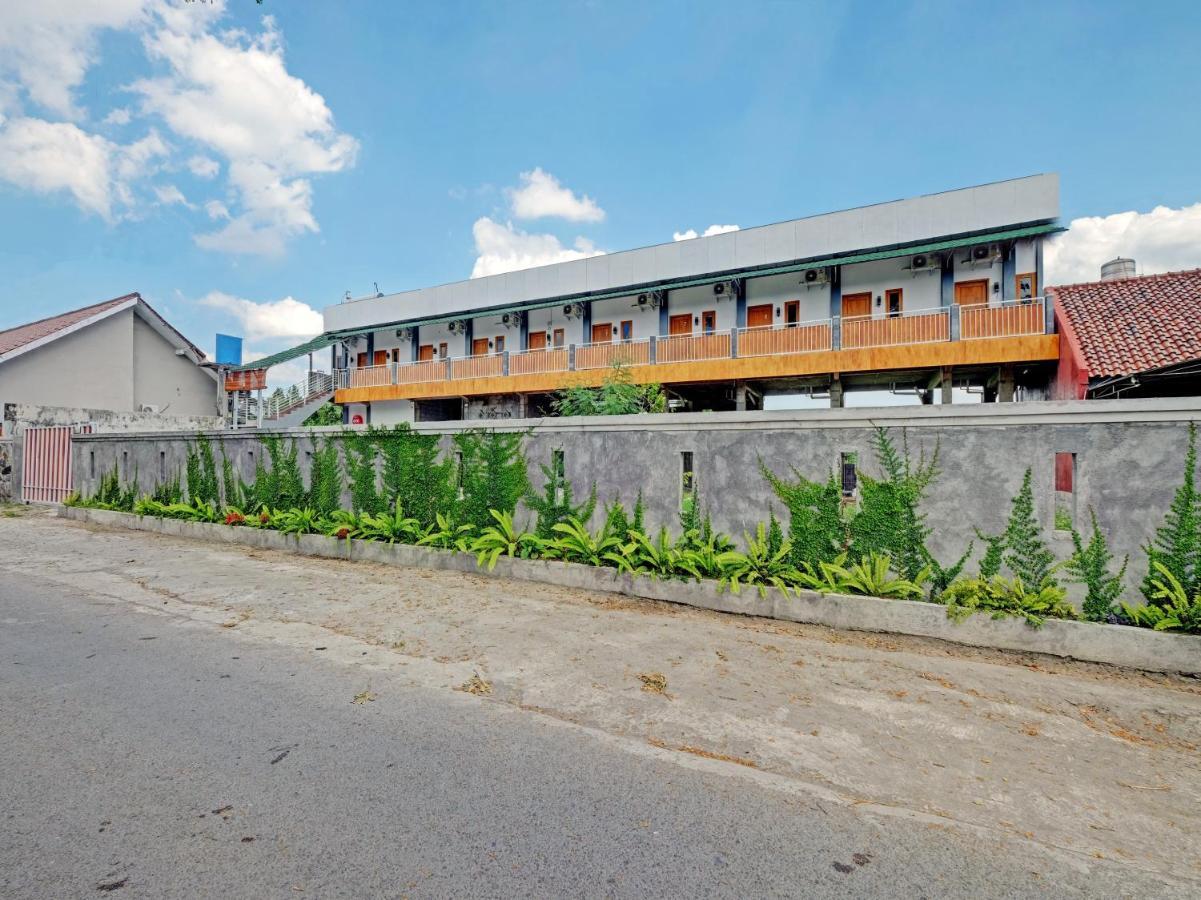 Oyo 90325 Pondok Dnayu Syariah Jarakan Exterior foto